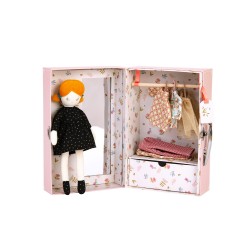 Puppe im Koffer