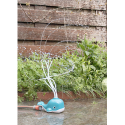 Wasser spritzender Wal - Wasserspielzeug ab 3 Jahren - BS Toys - Water Spraying whale