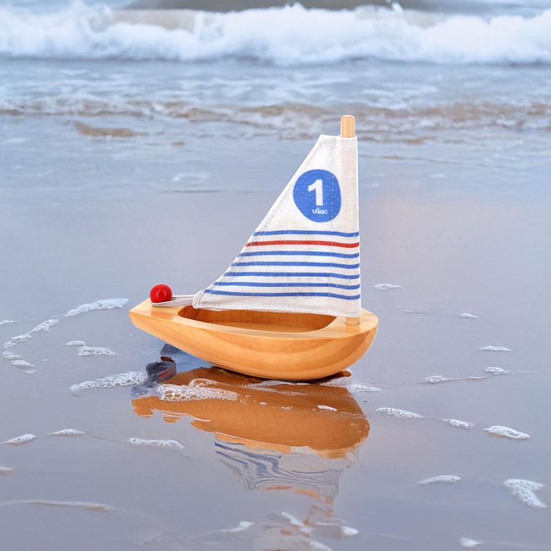 Kleines Seegelboot aus Holz auch für die Badewanne - Vilac