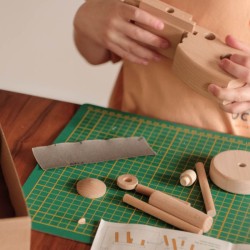 Traktor DYI aus Holz - Baukasten - Bajo